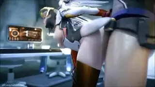 جنس جماعي في أوفرووتش: ميرسي تأخذ عدة قذفات على مؤخرتها