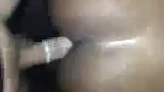 ممارسة حلق عنيفة لهذه القطة السمراء المتلهفة