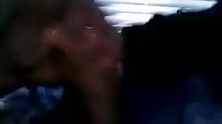 فرك قضيب سمين مع واقي ذكري وقذف داخل أداة استمناء