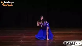 رقصة الملابس الداخلية الزرقاء تتحول إلى مشهد جنس شرجي