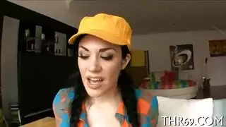 عاهرات مراهقات في مشاهد صريحة