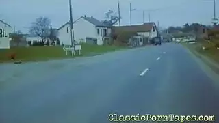 متلصص يشاهد علاقة جماعية مع شقراوات