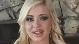 خلف الكواليس: ويس أندرسون يمتع فرجًا رطبًا بجانب الغرفة