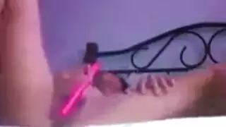 أنثى مثير يعطي اللسان العميق للغريب