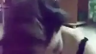 فيلم إباحي محرم: أخت تستمتع بنيك جماعي قاسي