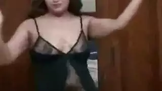 إباحية منفردة مصرية: الرقص المثير يؤدي إلى هزة جماع شديدة