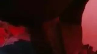 الوثن التدخين مسرح الاستلقاء تحت أشعة الشمس