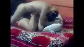 يدخل زبه وهو بيعلمها علي الدرجه