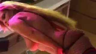 كلاب ساخنة في جلسة جماعية جنسية