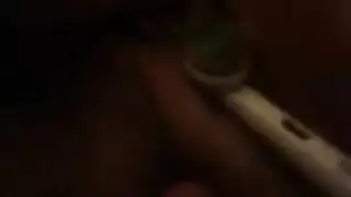 الزوج يشاهدها تُلمس وتُغطى من الرأس إلى القدمين