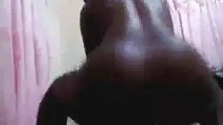 تدليك مثير ينتهي بقذف عميق من المعالج