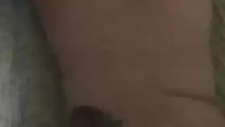 فتاة آسيوية ناعمة يتم توجيه الجنس لوجهها وتغطيتها بالقذف