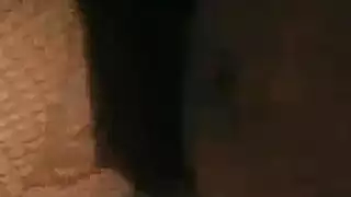 امرأتان عاريات صدر