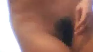 الفتيات اليابانيات الجذابات تبلل فروجهن في لقاء سحقي سري