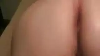 العروس الناضجة الساخنة ناضجة تظاهر عارية في المنزل