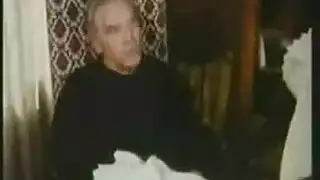 راهب يتخلى عن الله من أجل ليلة من الجنس الجماعي الصريح