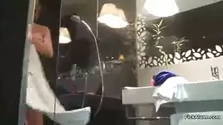 حبيبات رومانسيات يتحولن إلى نجمات إباحية