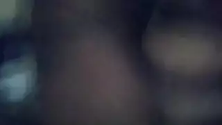 مشهد جماعي خام لشباب ممتعين