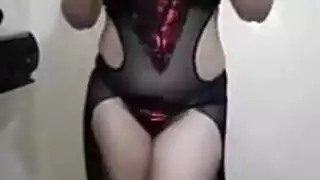 العاهرة الجامحة تكشف نفسها من أجل متعة عشيقها الإباحية